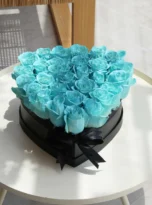 tiffany-roses-heart-box-arrengement-flowers-in-side.webp